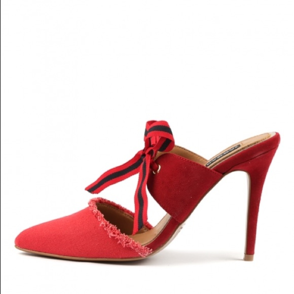 Jaggar  Red and navy bow heel